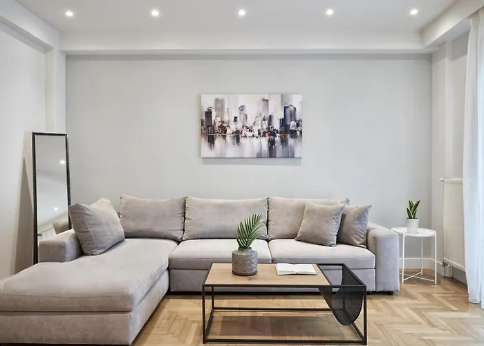 Spacious 2Bd Apt In Prime Location Next To Divani