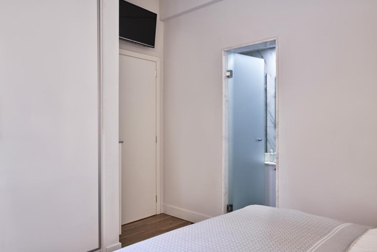 Spacious 2bd In Prime Location Next To Divani Афины
